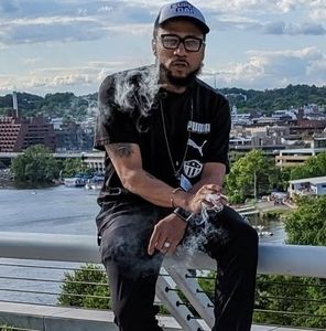 Meet your Posher, Max